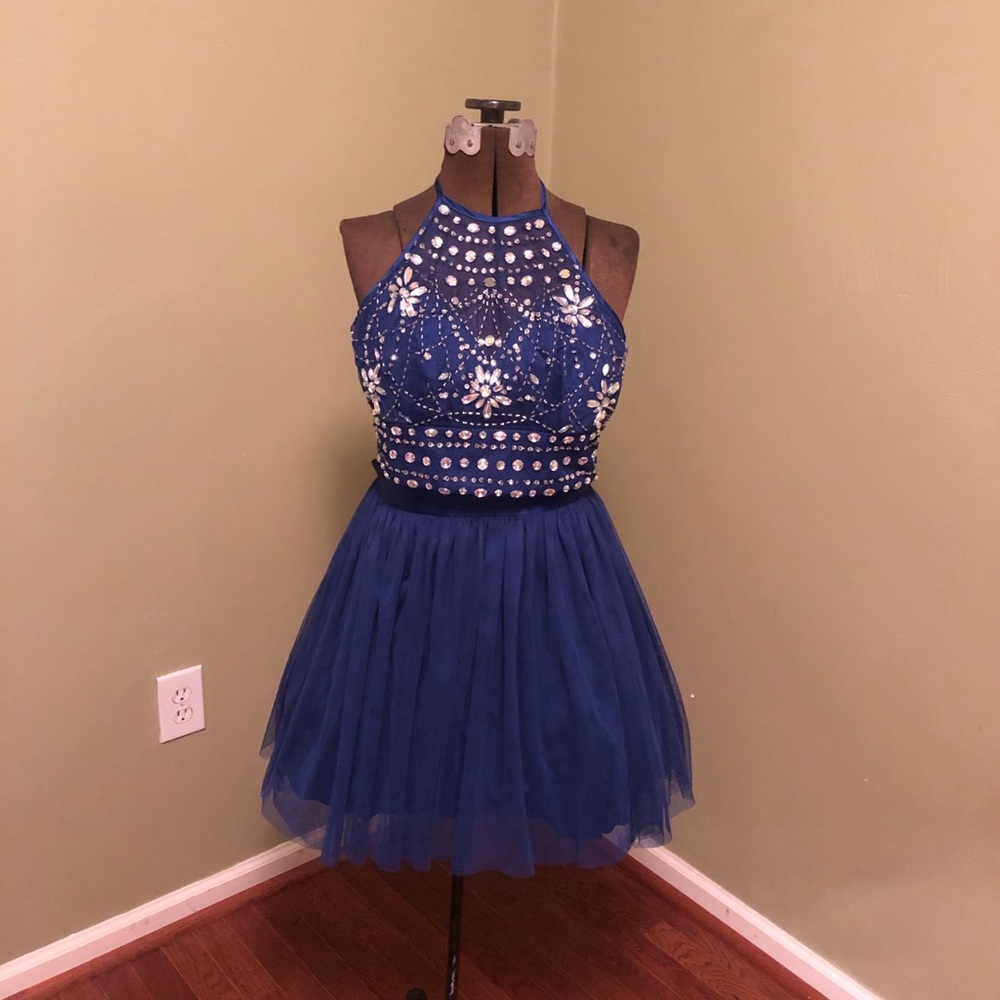 B. Darlin Homecoming Dress - size 7/8